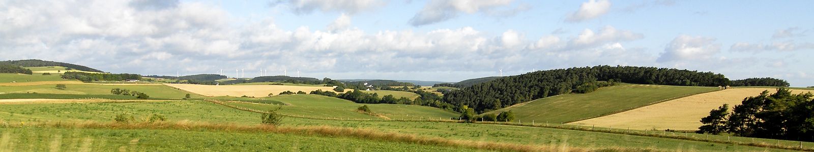 Landschaft mit Feldern und Hügeln ©DLR